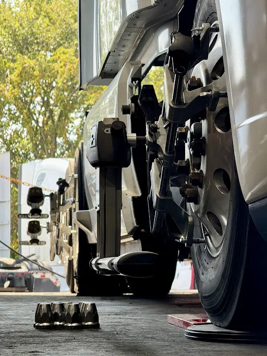 InnAuto Truck & Trailer Repair Shop 3