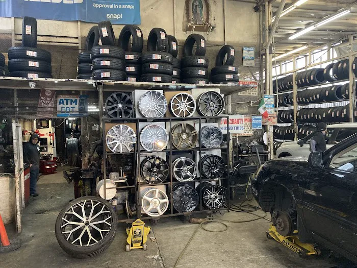 Rolling Tires & Wheels 0