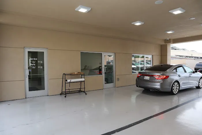 South Bay Hyundai - Service Center 6