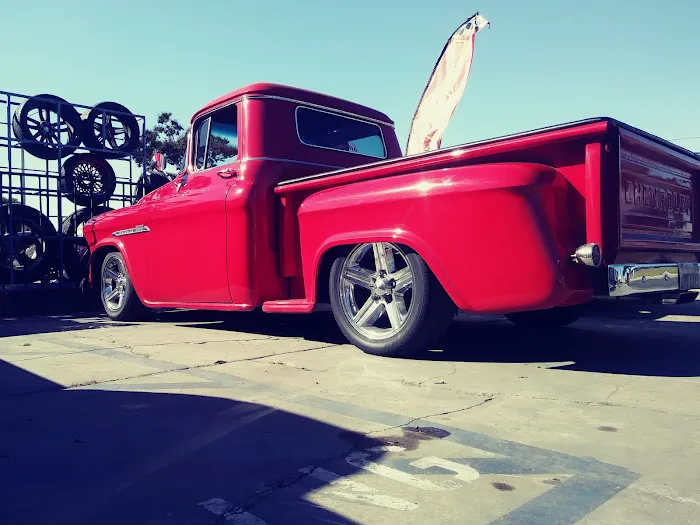 Vino's Muffler Services 4