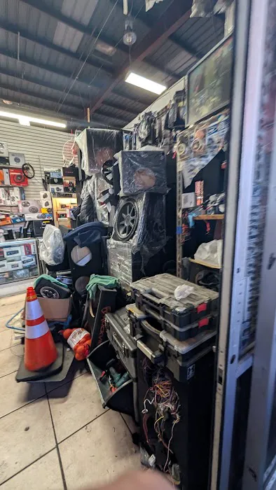 Reyes Electronics & Window Tint (E-20) 3
