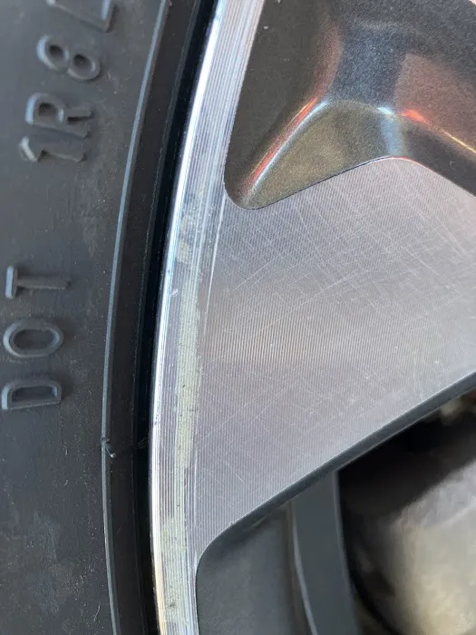 Jonis Tire Shop 3