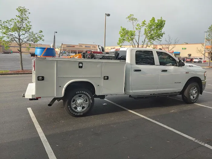 MEC Truck Repair & Road Side Services Llc 3