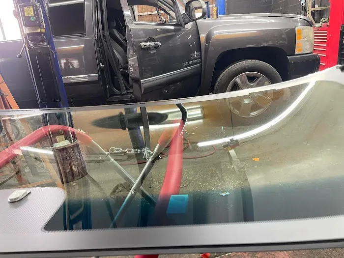 Speedy Auto Glass 2