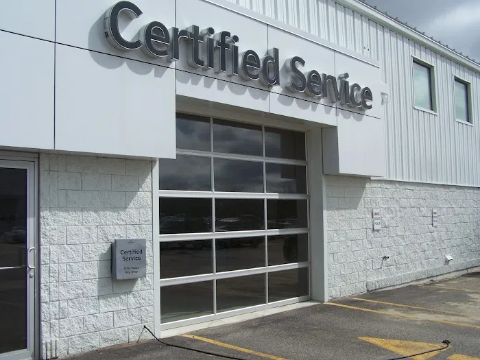 Lee GMC Truck Service Center 3