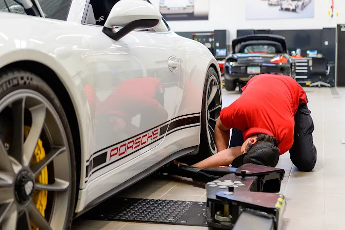 Porsche Tucson Service 2