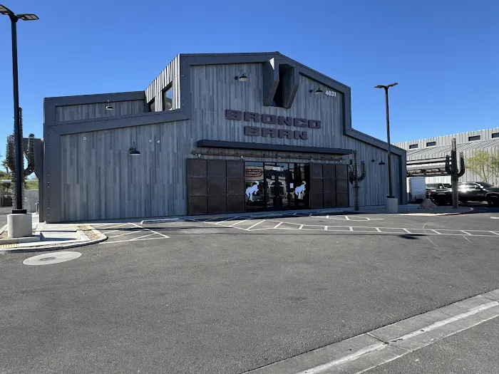 Bronco Barn 0