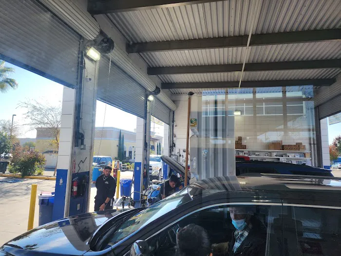 Sparkling Image Express Oil Change 7