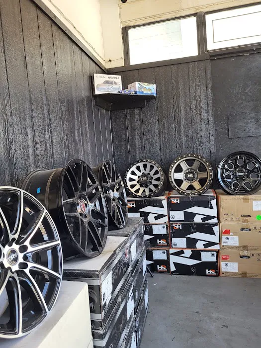 FASTLANE Tire 4