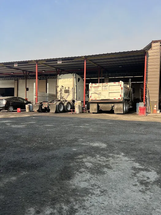 Monkeys Truck Diesel Repair 7