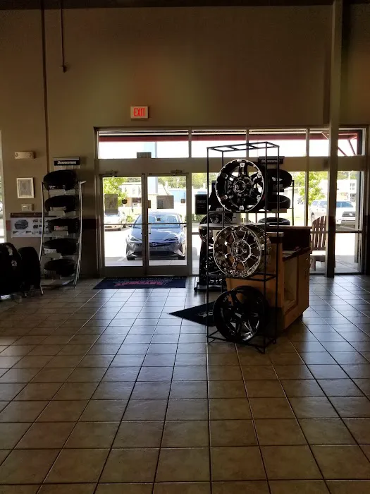 Gateway Tire & Service Center at Sango 5