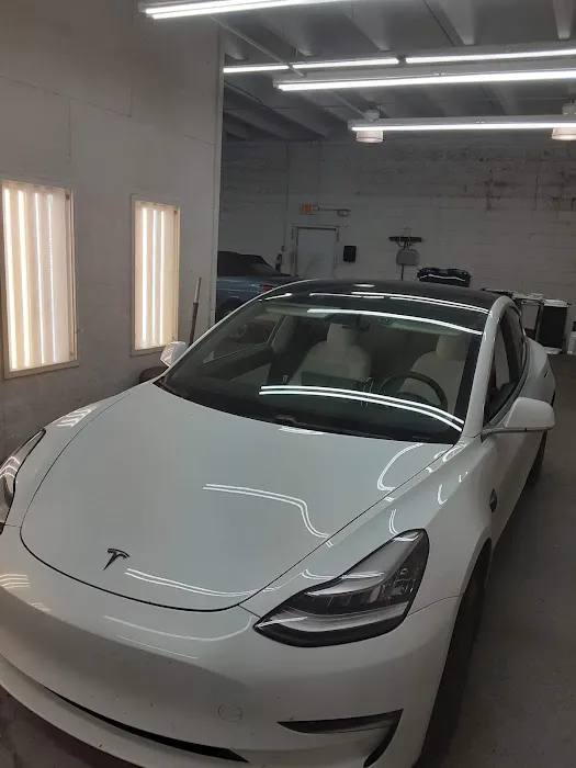 DJ's Autoglass 0