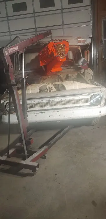 R & D Automotive and wrecker 8