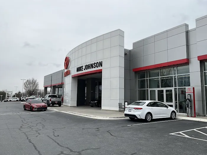Mike Johnson's Hickory Toyota Service Center 4