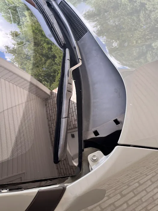 Auto Glass Service 4