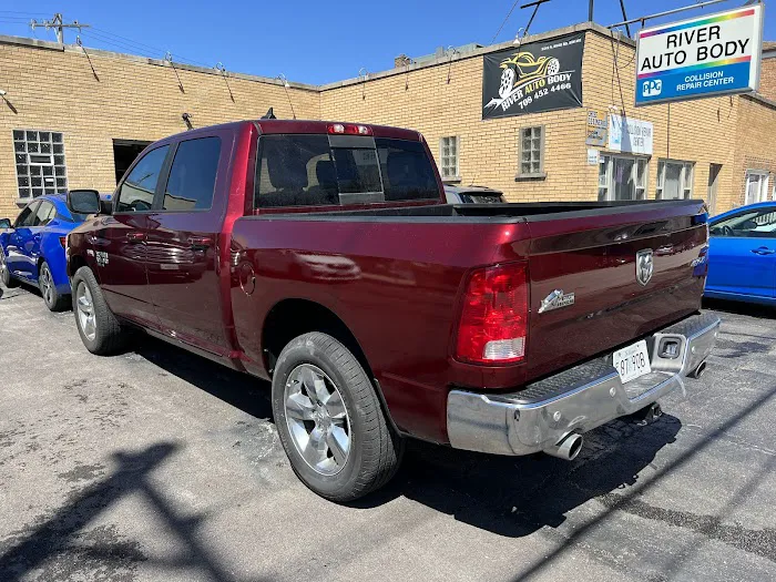 River Auto Body 0