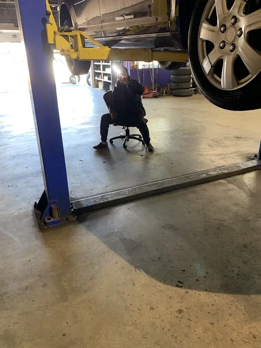Brothers Auto Repair Mechanics and used tires 0