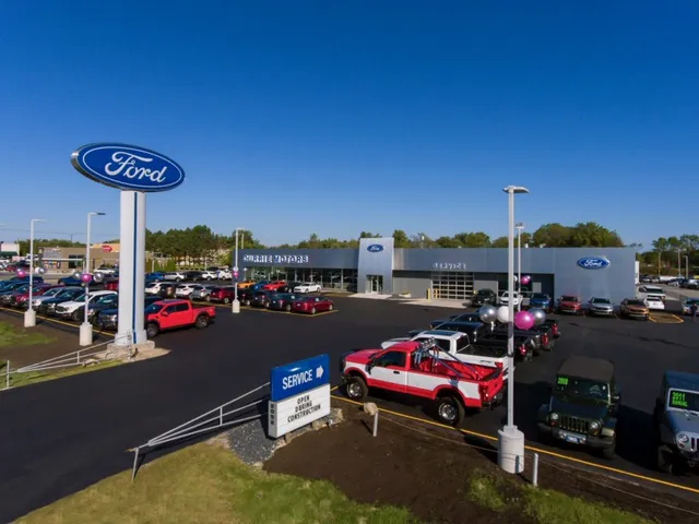 Currie Motors Ford of Valpo Body Shop 5