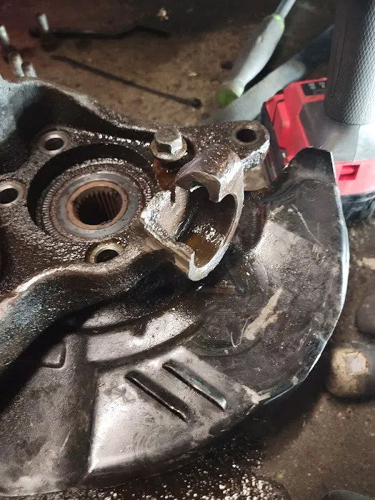 DJ's Auto Maintenance LLC 4