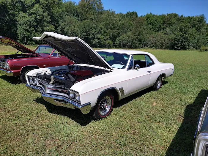 Blue Collar Muscle Rods & Custom 9