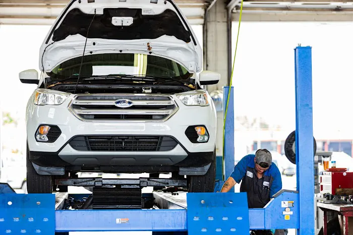 Lakeview Ford-Lincoln Service Center 9