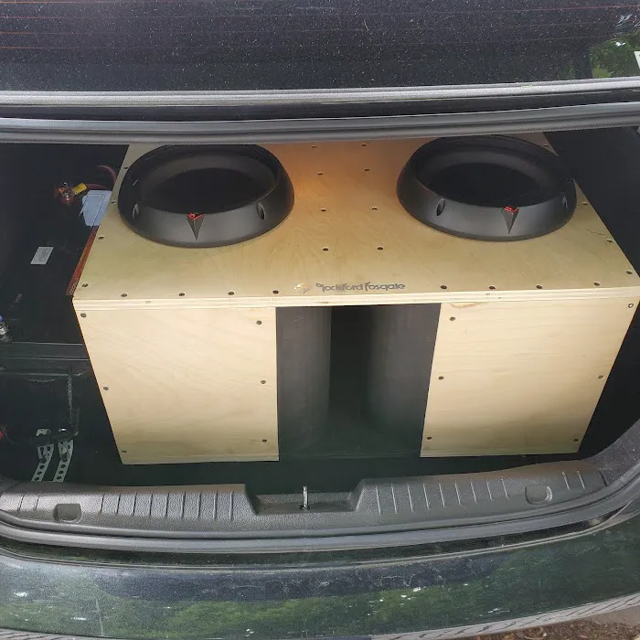 Duke's Car Stereo 4