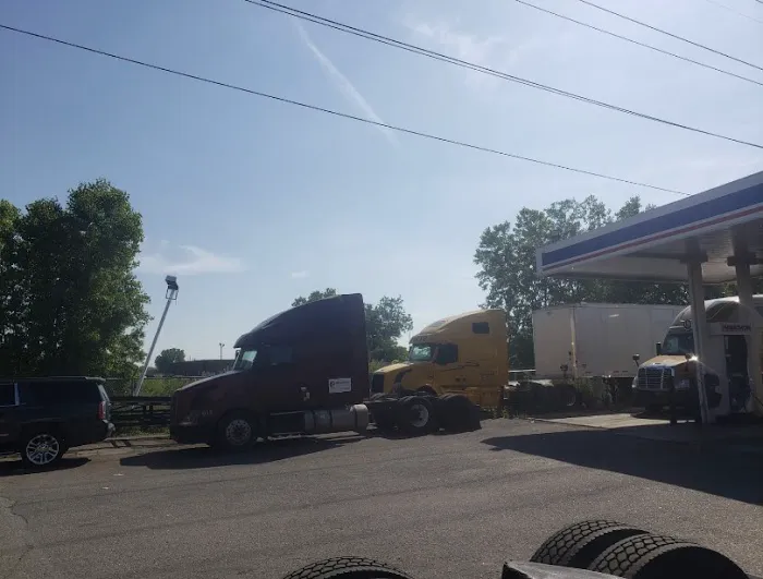 Eddie’s Truck Services 8
