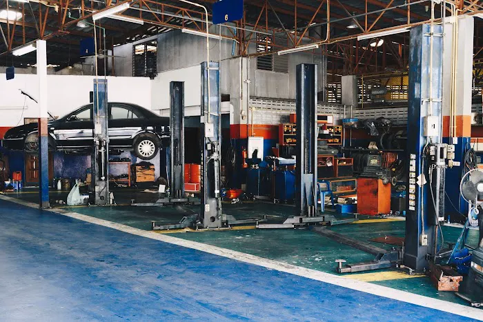 Livonia Auto Body & Repair Inc 3