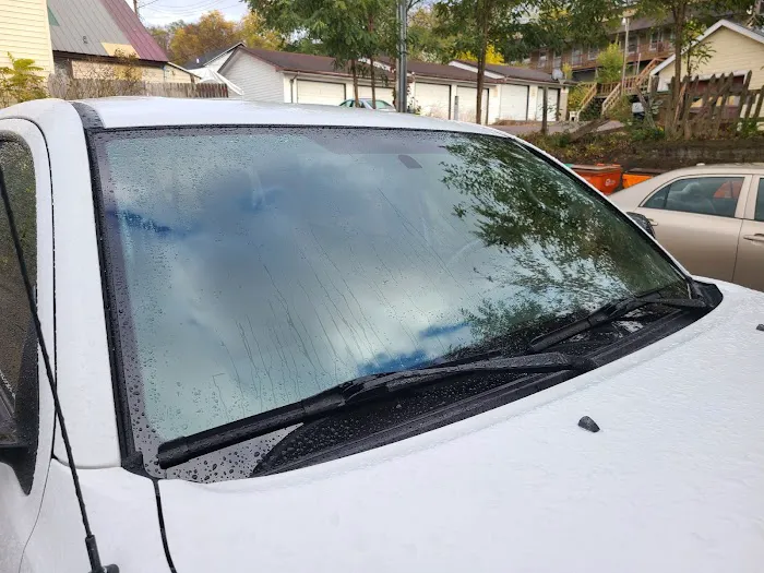 Red Robin Auto Glass LLC 0