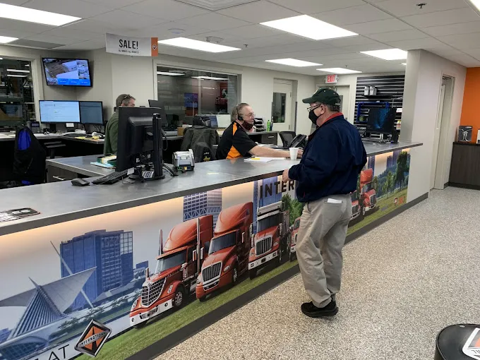 Lakeside International Trucks Parts & Service 1