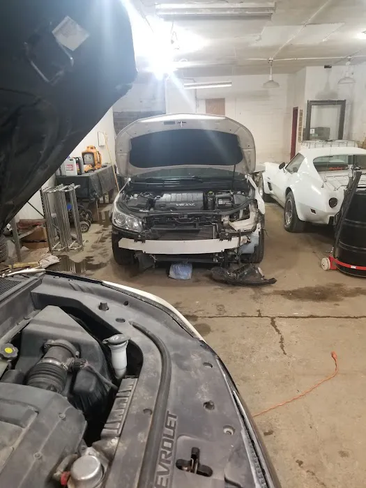 Willy's Garage 8