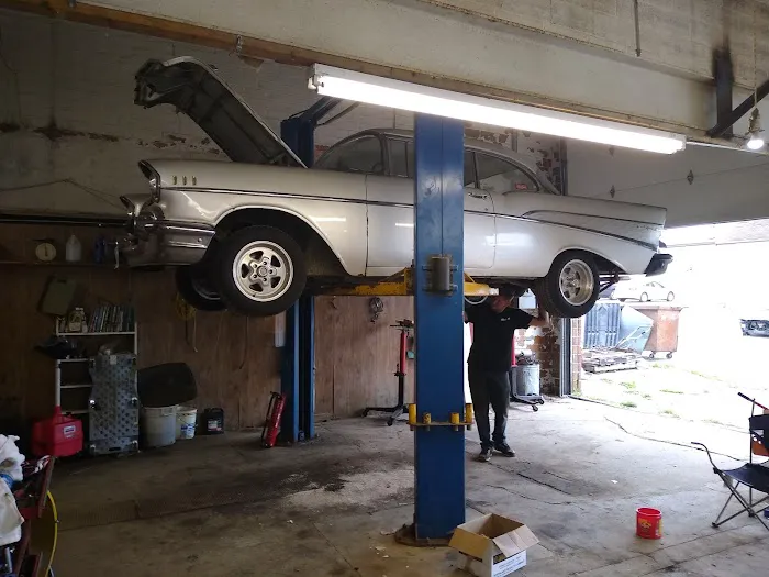 Willy's Garage 5