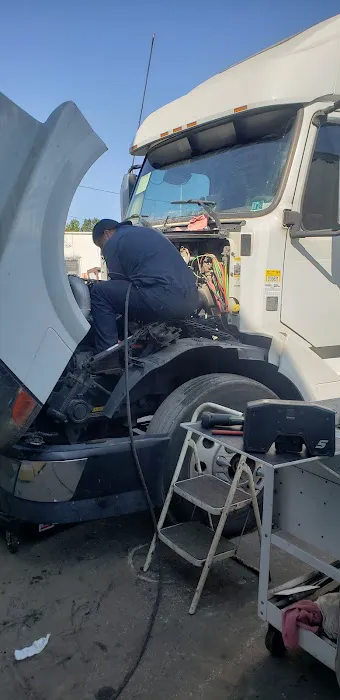 EL CHE TRUCK AND TRAILER REPAIR CORP 7