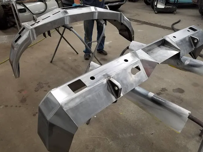 JR'Z Auto Body 4