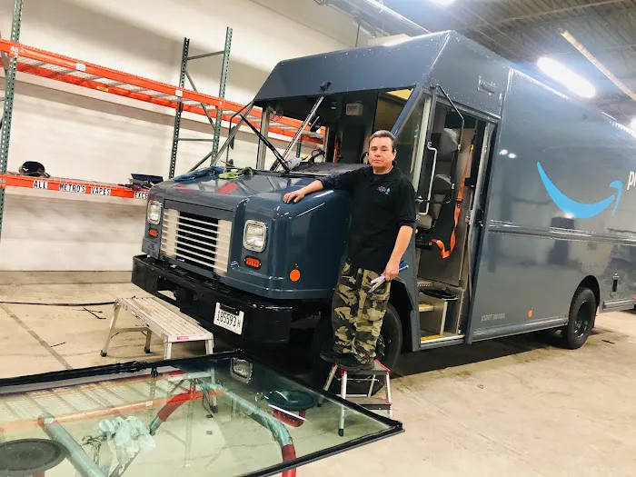 AMAYA’S GLASS / SEMI TRUCK & AUTO GLASS 3