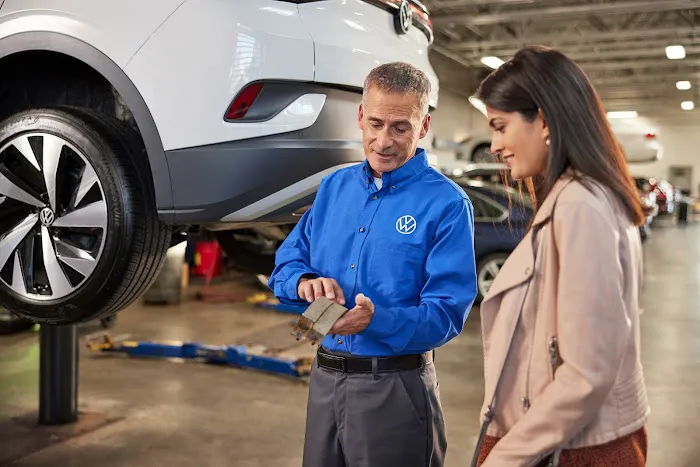 Castle Volkswagen of Schaumburg Service & Auto Repair 4
