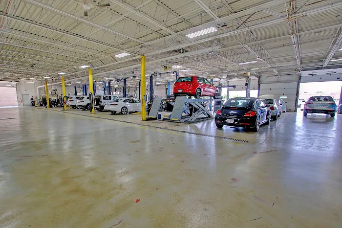 Castle Volkswagen of Schaumburg Service & Auto Repair 9