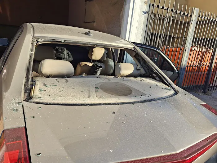 Menos auto glass 1