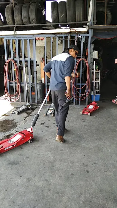 Roberto's Tires 8