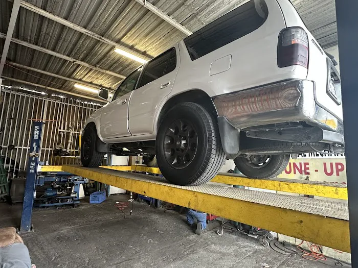 Del Rey Muffler Shop 4