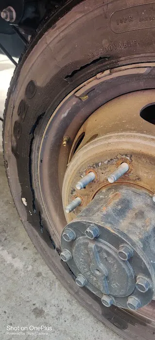 Los Compadres Tires 9