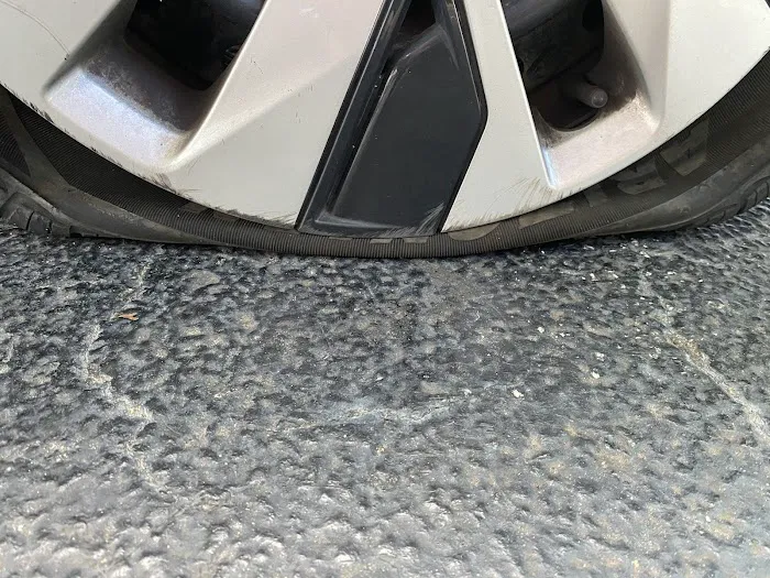 Latinos Tires 0