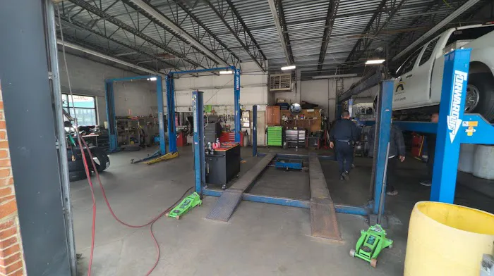 Lee's Auto Center 1