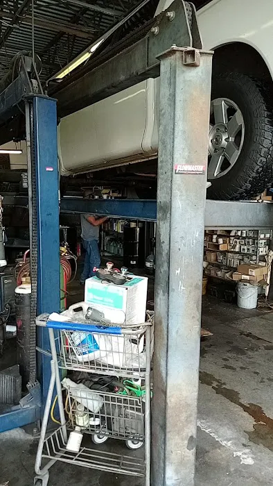 Lee's Auto Center 6