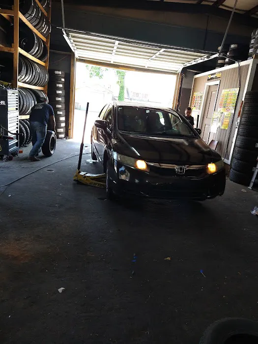 Los Compadres Tires 9
