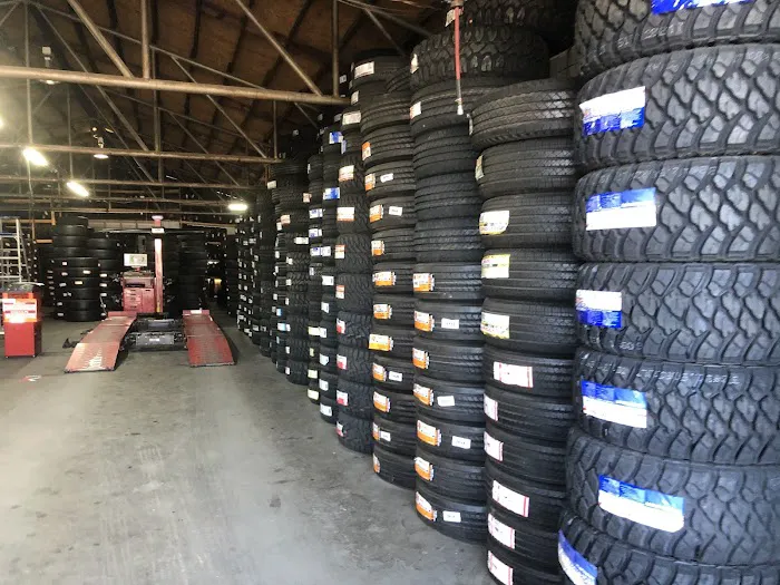 Los Compadres Tires 5