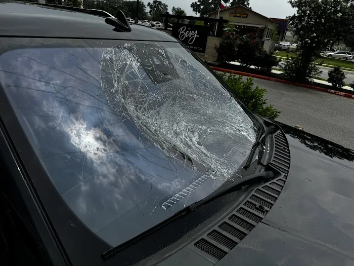 Ultimate Auto Glass & Electronics 0
