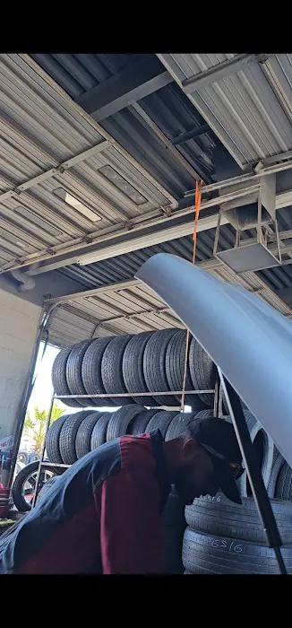 Tire Shop Llantera El Maripeño 0
