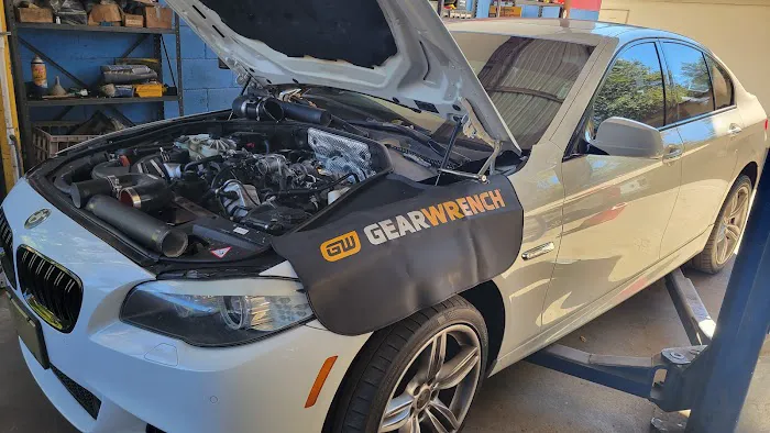YOUR MECHANIC 813 9