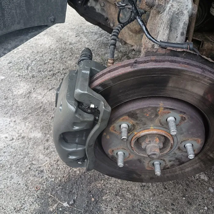 Scott's Automotive Repairs & Services 8